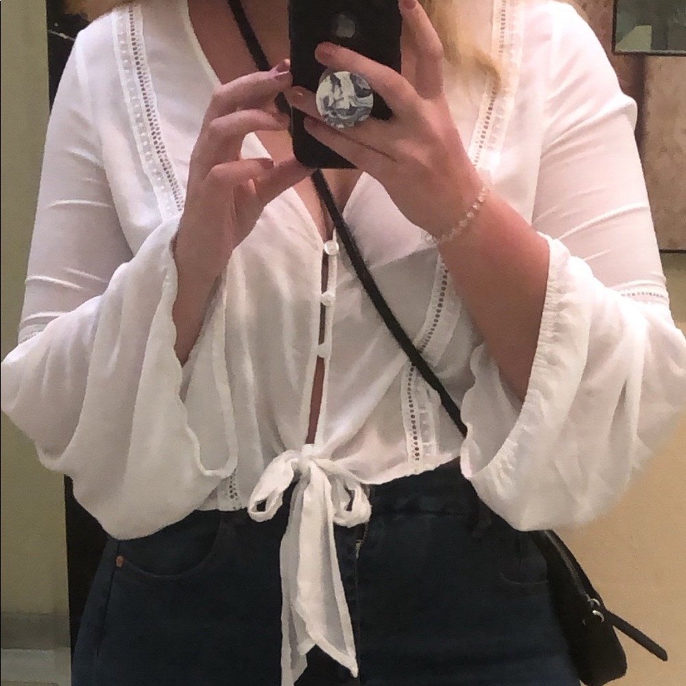 Size 12 White Long Sleeve Flowing Crop Top